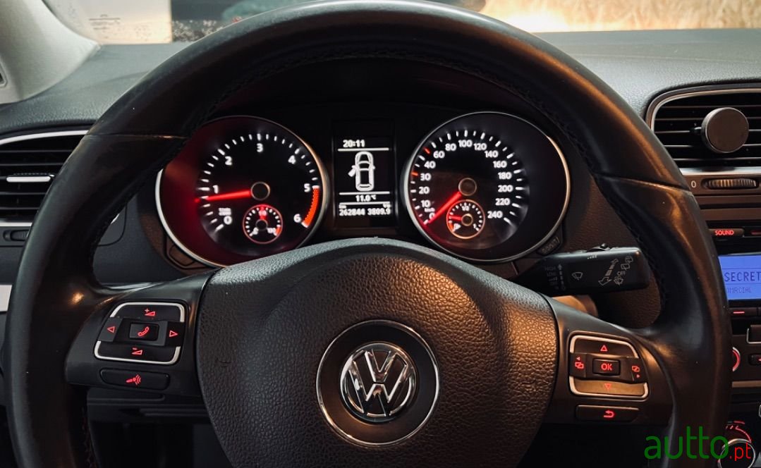 2011' Volkswagen Golf photo #3