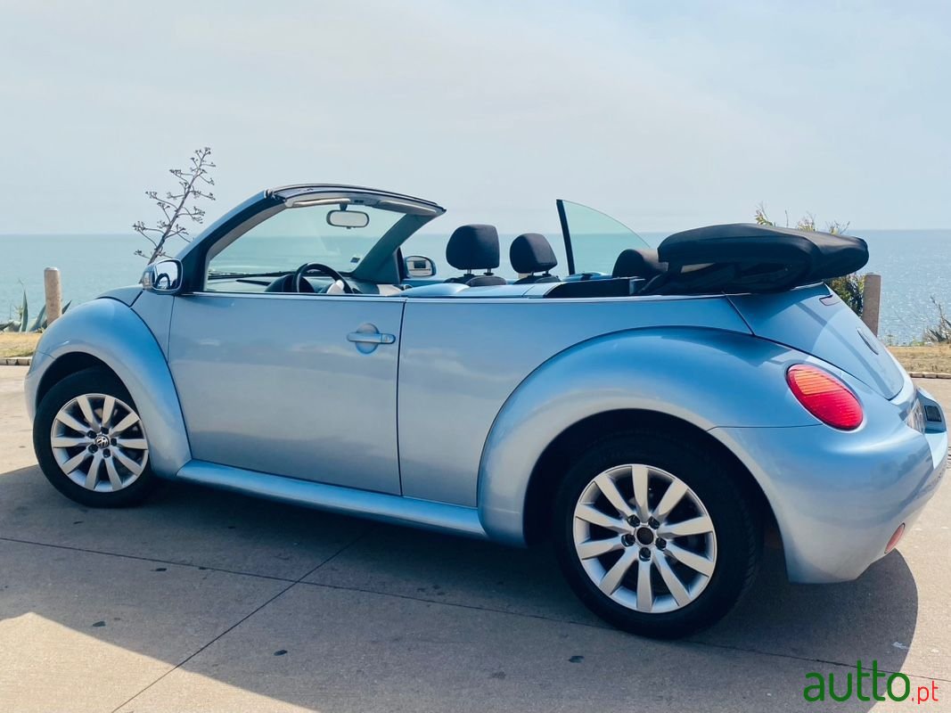 2005' Volkswagen New Beetle photo #1