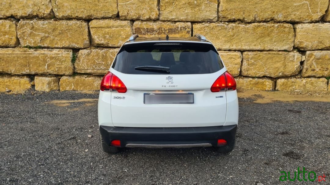 2015' Peugeot 2008 photo #6