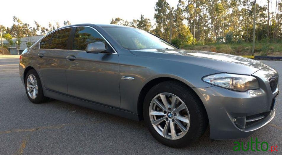 2011' BMW 520 photo #1