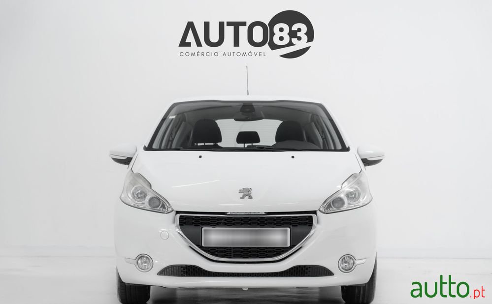2014' Peugeot 208 1.2 Puretech photo #2