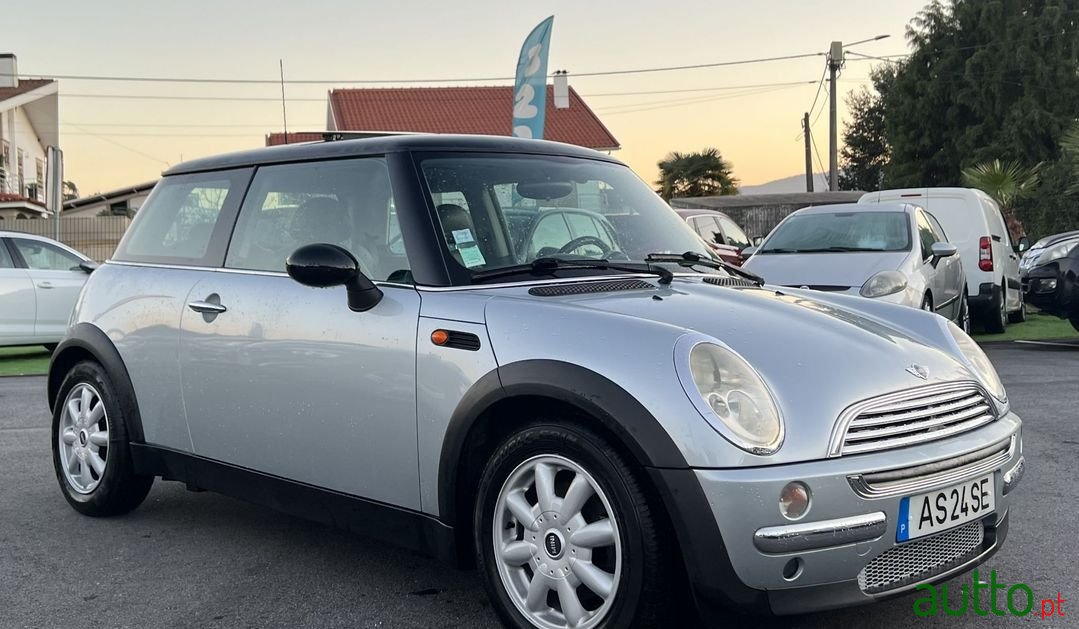 2001' MINI Cooper photo #2