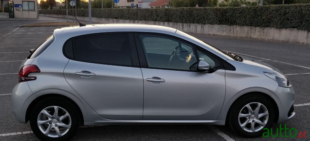 2015' Peugeot 208 photo #4