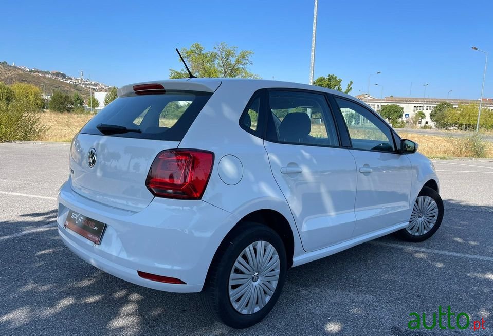 2015' Volkswagen Polo photo #4