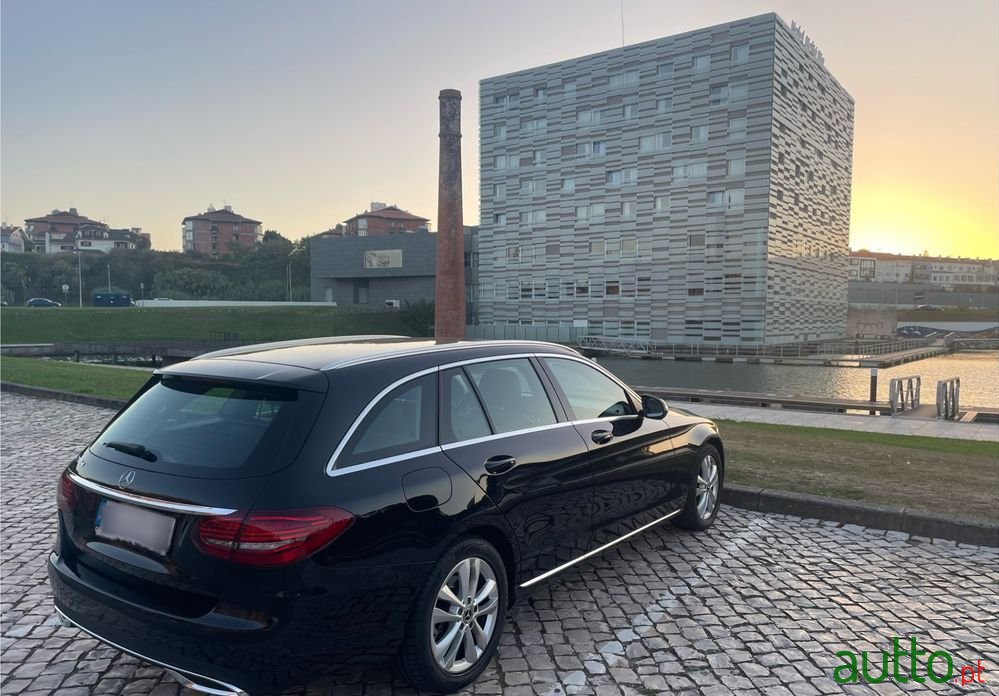 2019' Mercedes-Benz Classe C photo #4