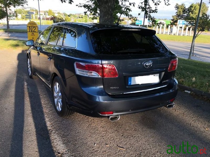 2009' Toyota Avensis Sw photo #4