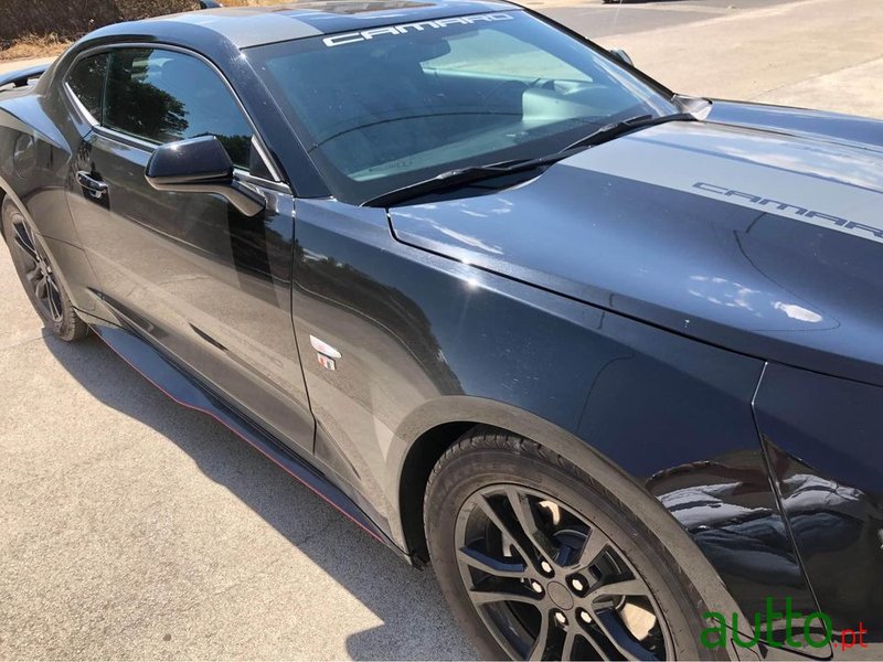 2019' Chevrolet Camaro photo #2