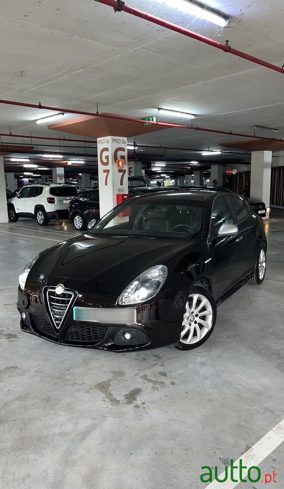 2010' Alfa Romeo Giulietta photo #1