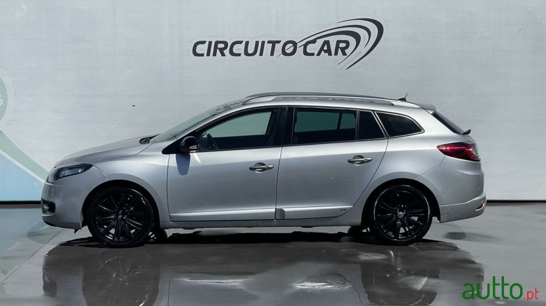 2012' Renault Megane Sport Tourer photo #2