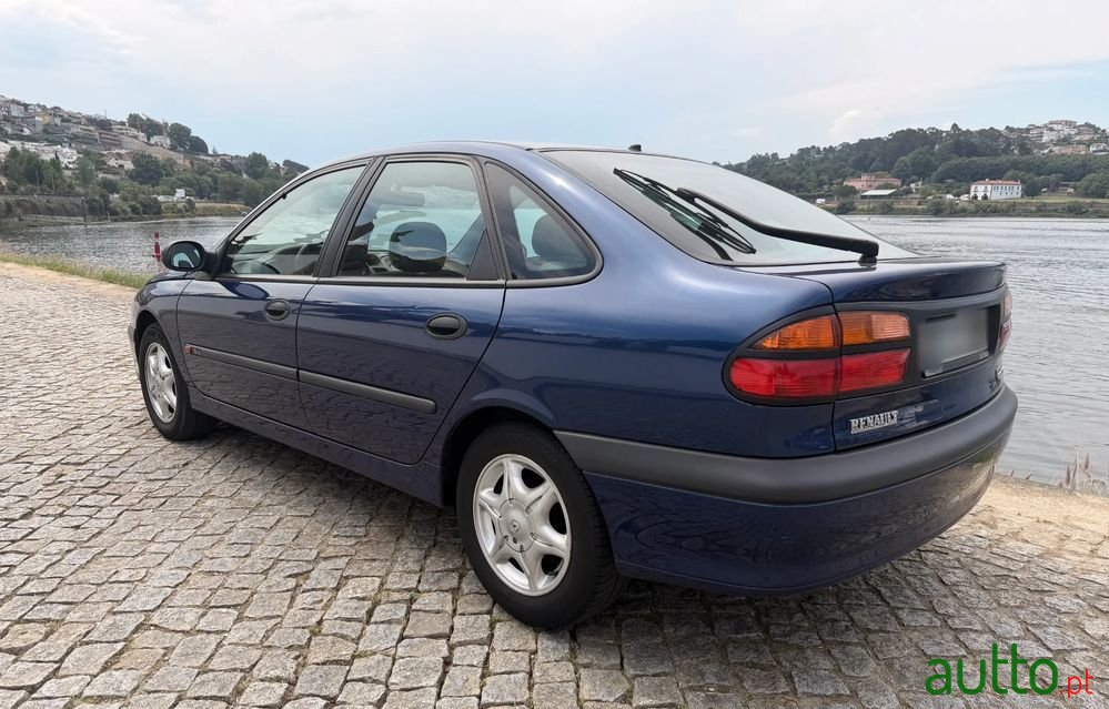 2001' Renault Laguna 1.6 Rxt photo #4