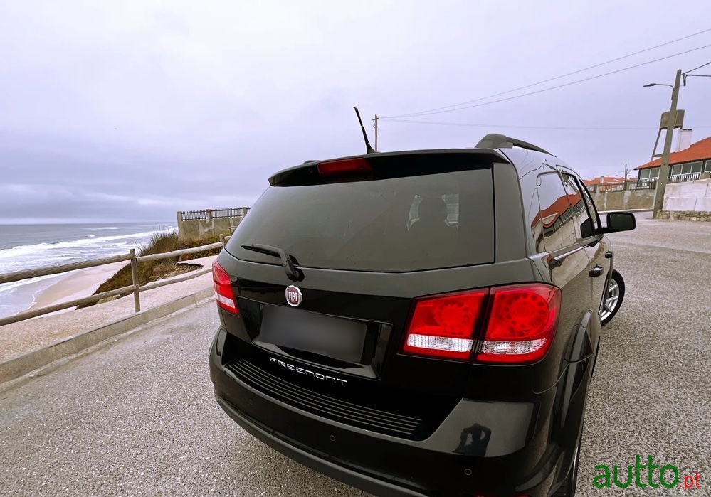 2013' Fiat Freemont 2.0 M-Jet photo #2