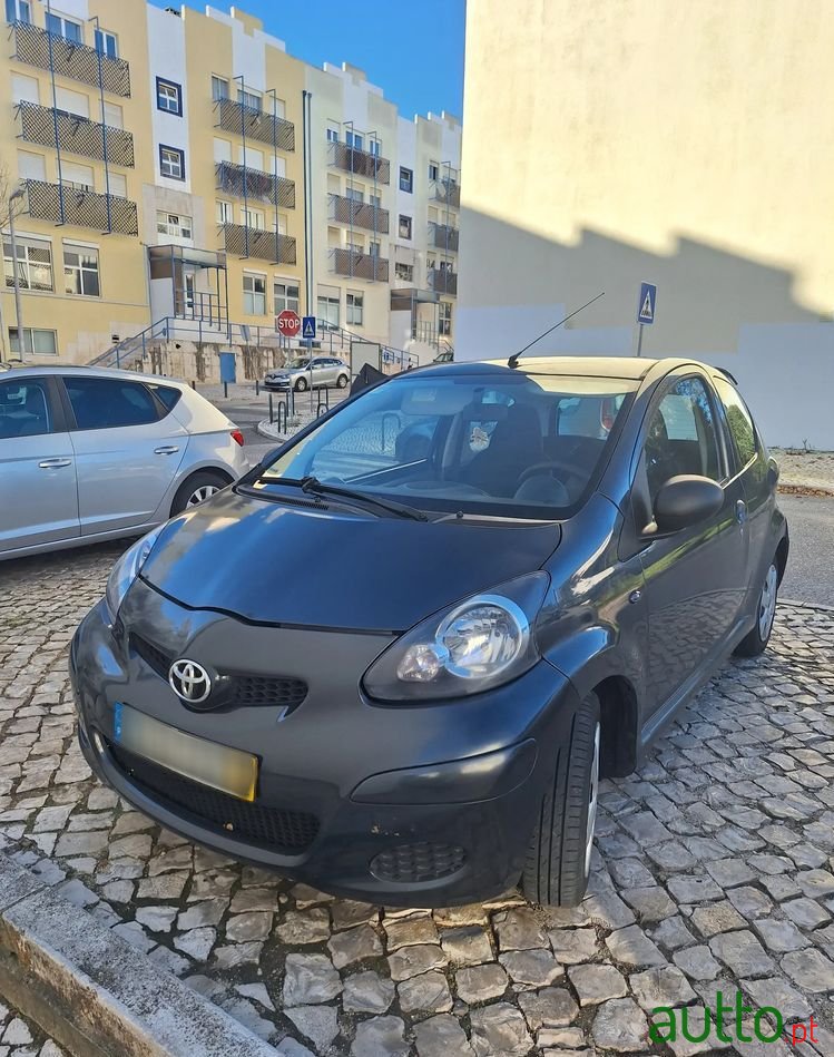 2010' Toyota Aygo 1.0 photo #1