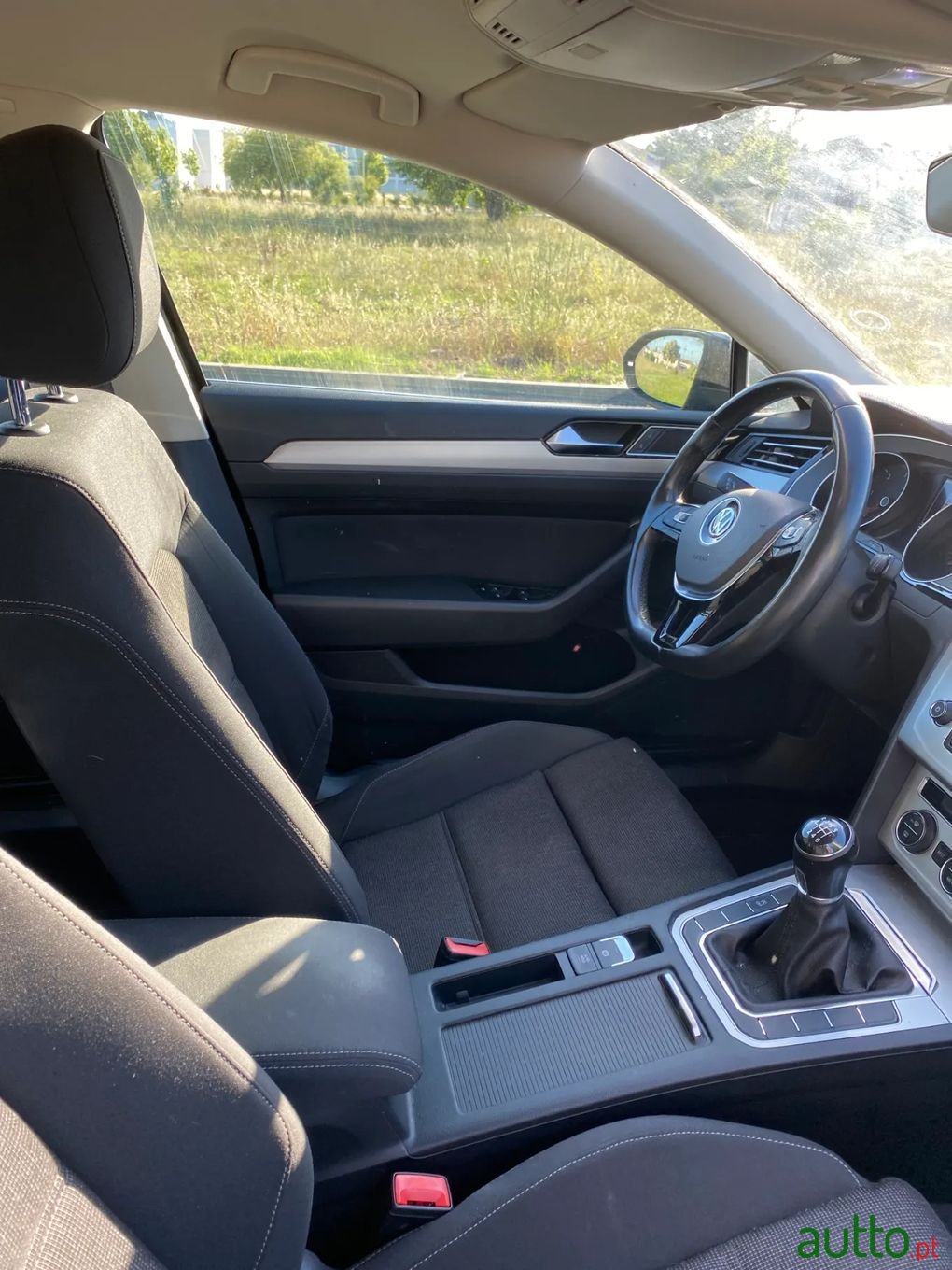 2015' Volkswagen Passat photo #6