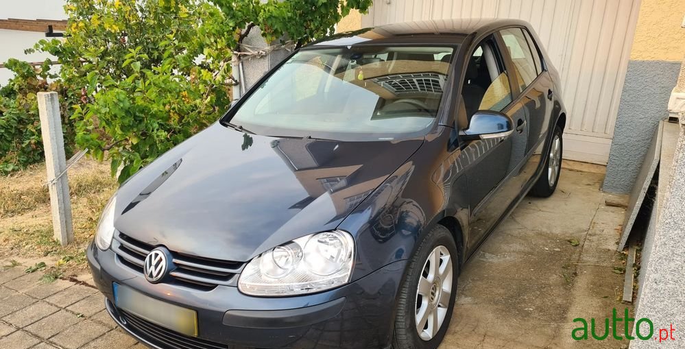 2005' Volkswagen Golf photo #2