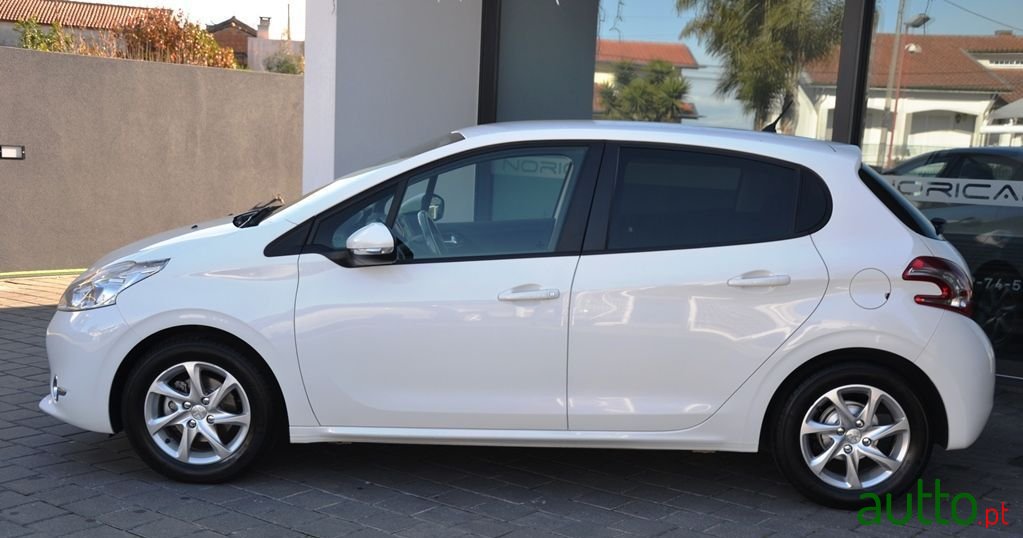 2014' Peugeot 208 photo #2