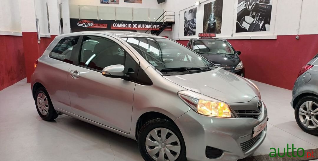 2013' Toyota Yaris photo #1