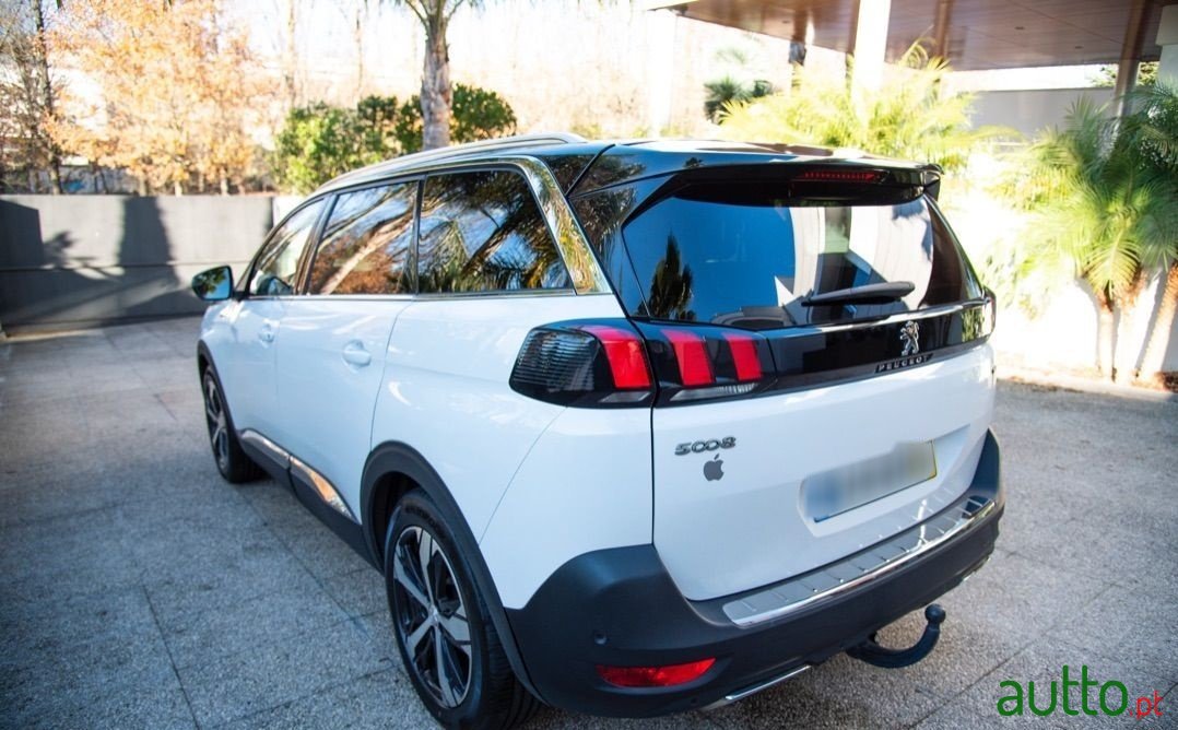 2019' Peugeot 5008 photo #2