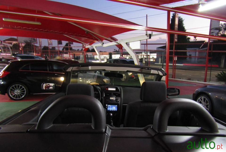 2008' Renault Megane photo #6