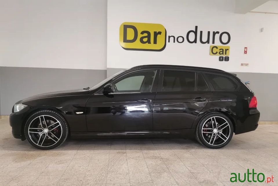 2010' BMW 320 photo #2