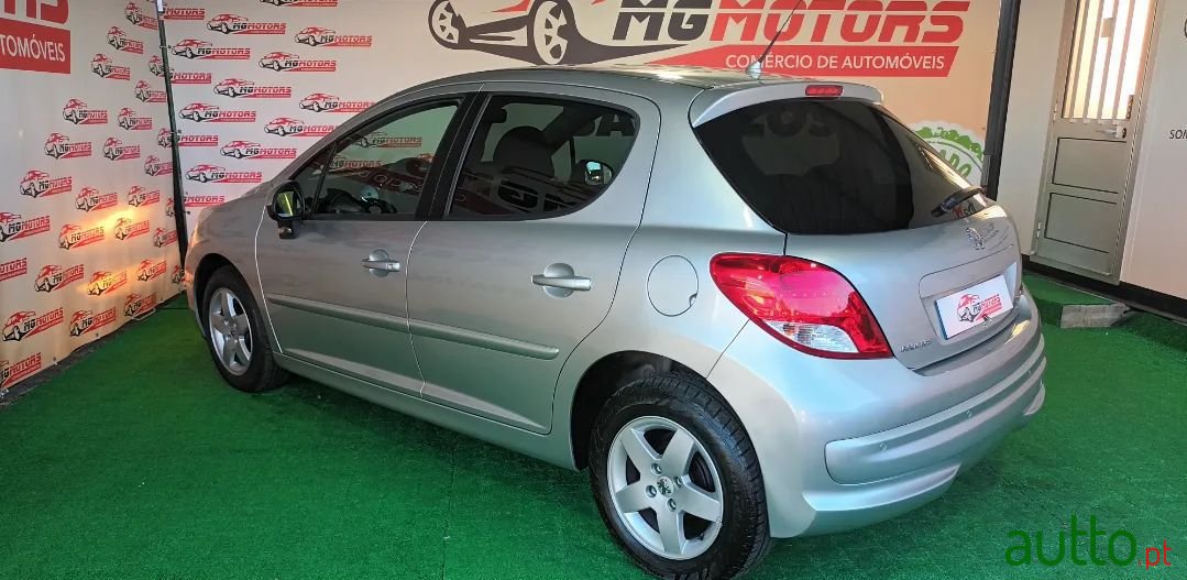 2010' Peugeot 207 photo #5