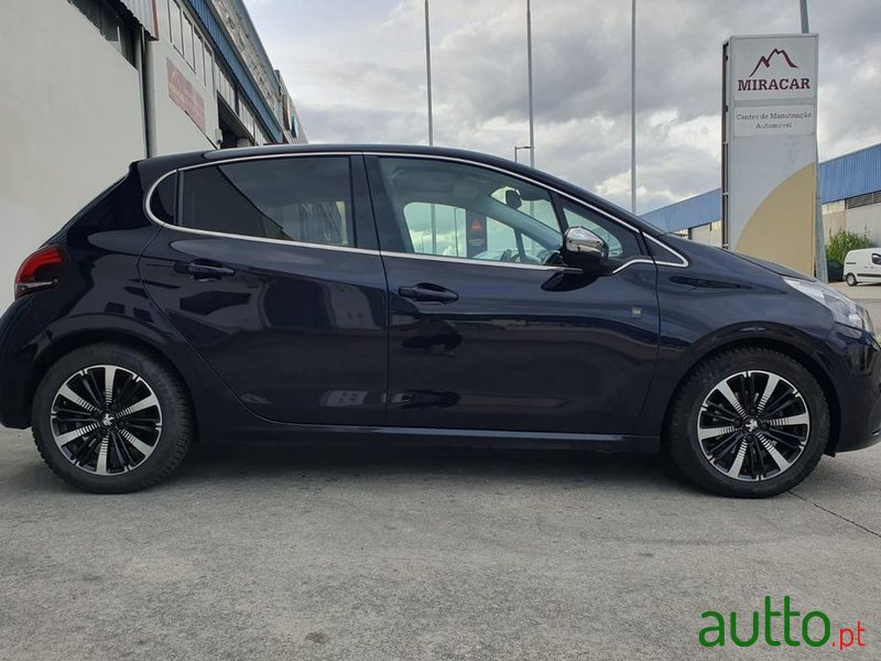 2018' Peugeot 208 photo #6