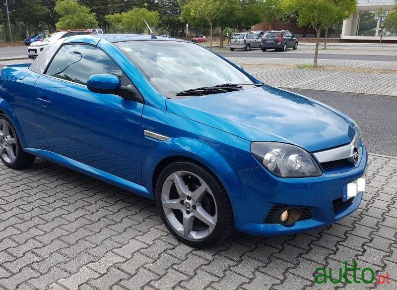2004' Opel Tigra Twintop for sale. Loures, Portugal