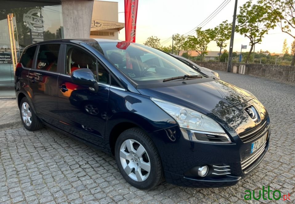 2010' Peugeot 5008 photo #3