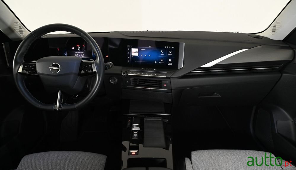 2023' Opel Astra 1.2 T Elegance photo #3