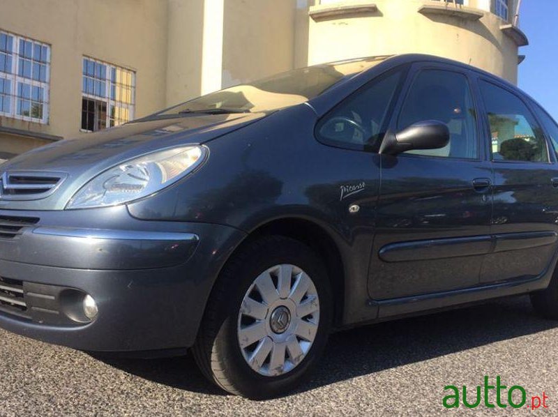 2009' Citroen Xsara Picasso photo #2