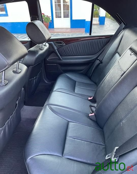 1996' Mercedes-Benz E-220 photo #6