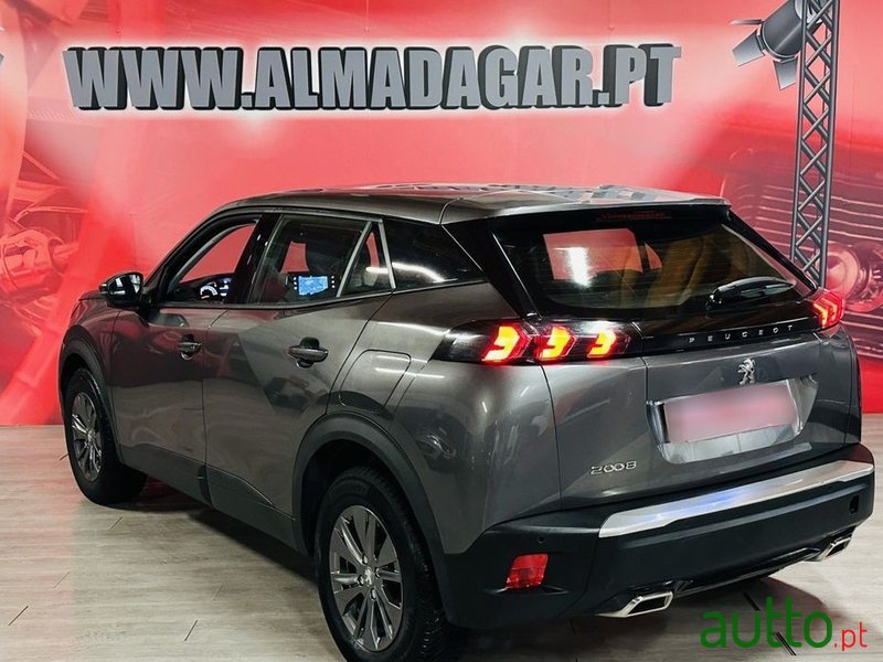 2021' Peugeot 2008 photo #3