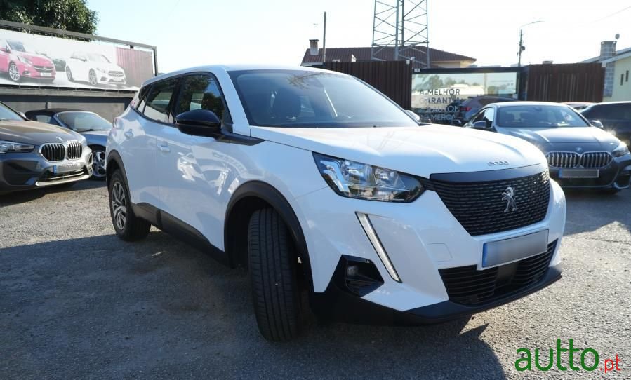 2021' Peugeot 2008 photo #2