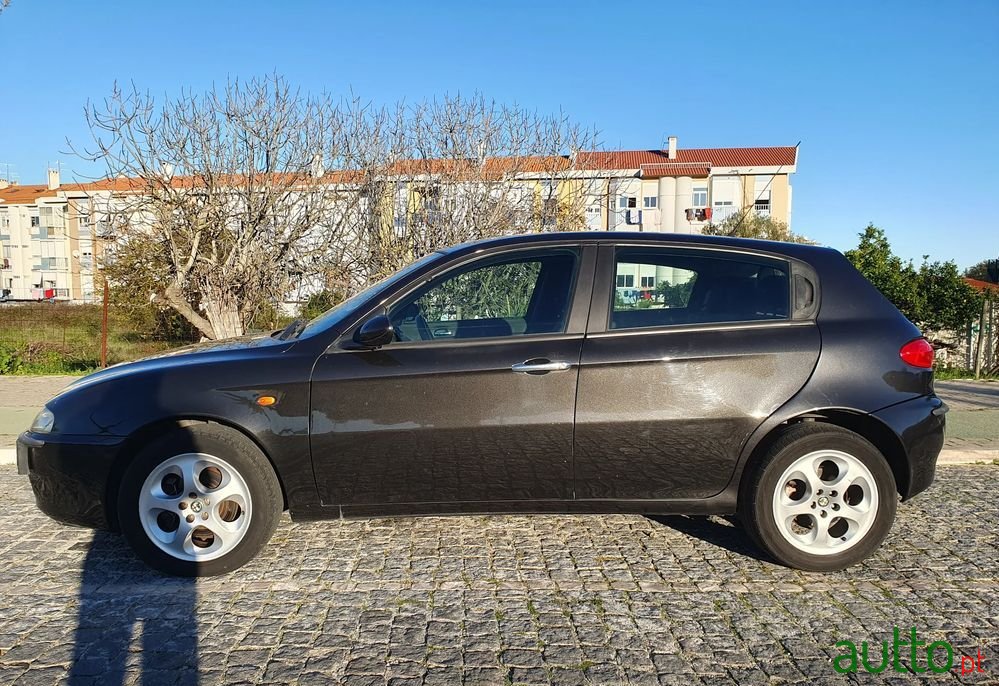 2004' Alfa Romeo 147 photo #2