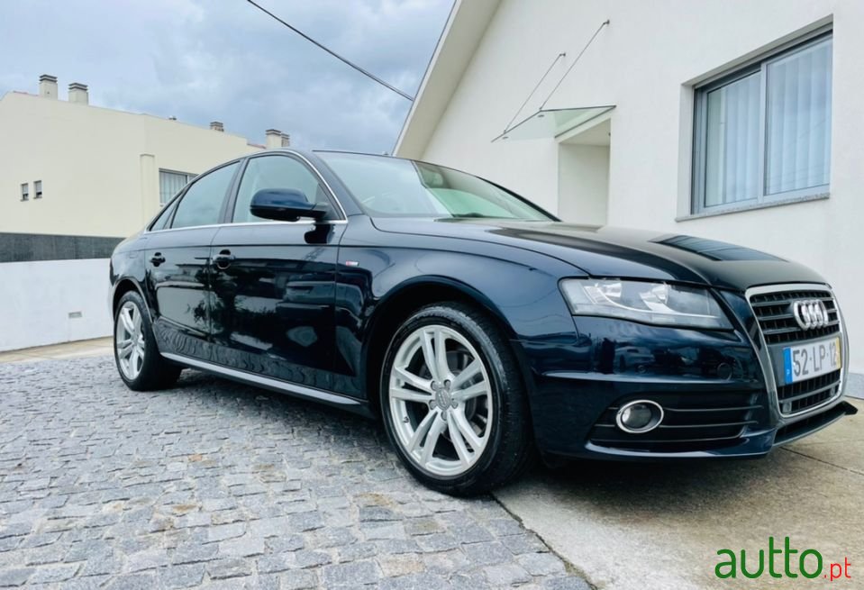 2011' Audi A4 S--Line photo #2