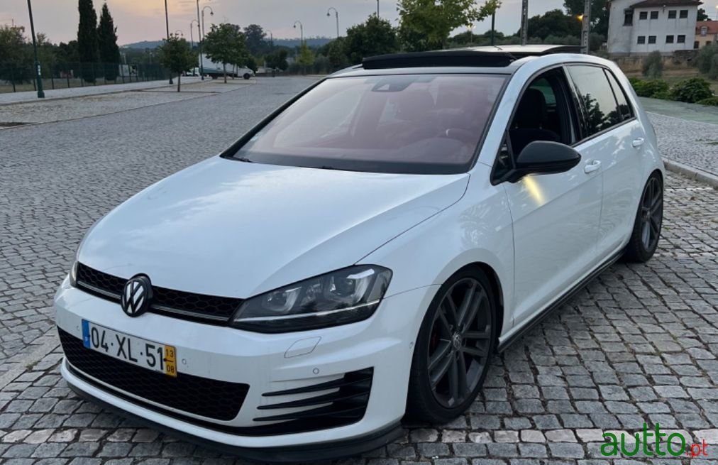 2013' Volkswagen Golf photo #1