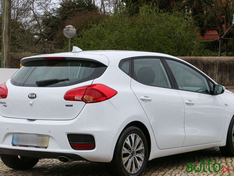 2017' Kia Ceed 1.4 Crdi Nav Line photo #3