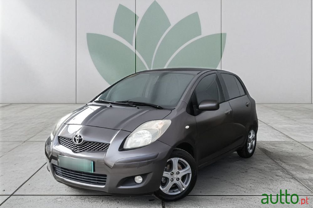 2010' Toyota Yaris 1.0 Vvt-I Ac photo #2