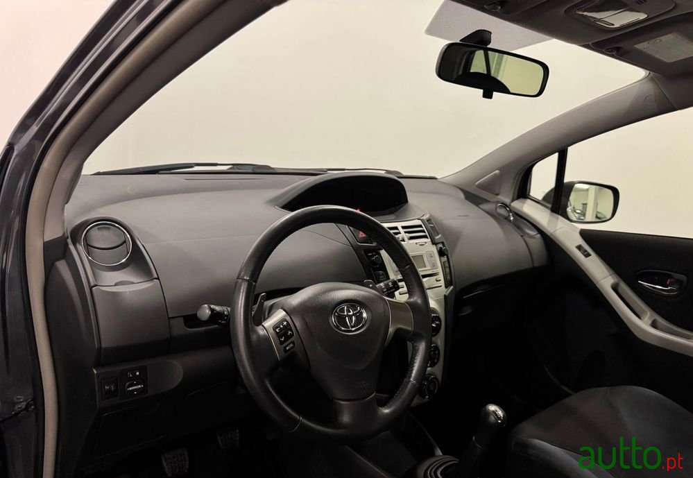 2008' Toyota Yaris photo #6