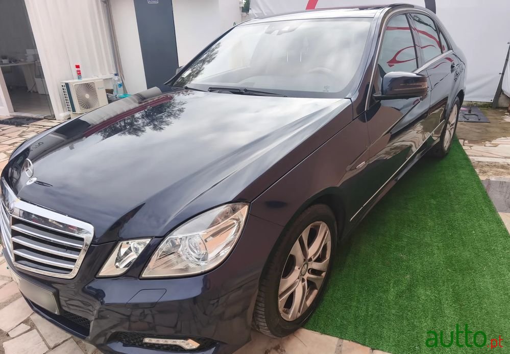 2010' Mercedes-Benz Classe E photo #4