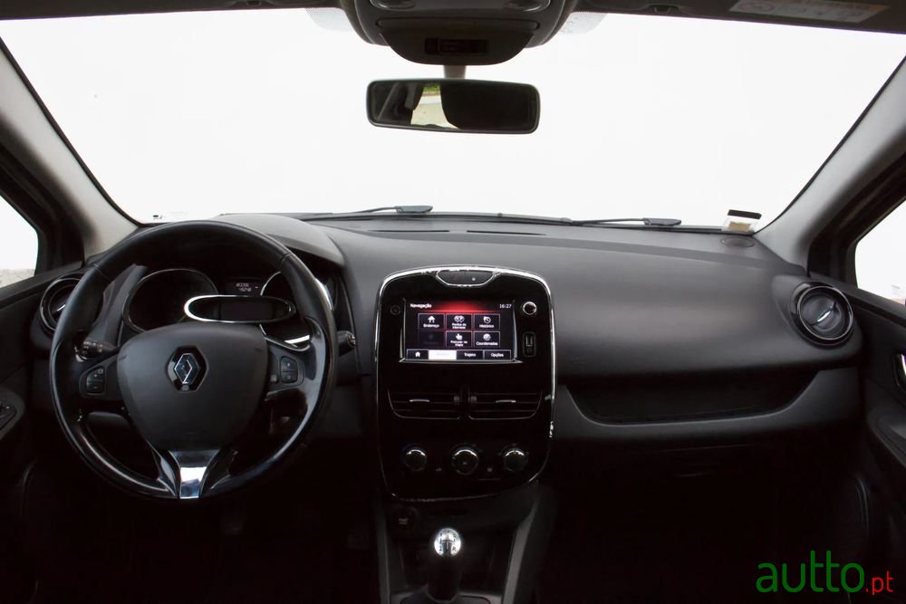 2012' Renault Clio photo #6