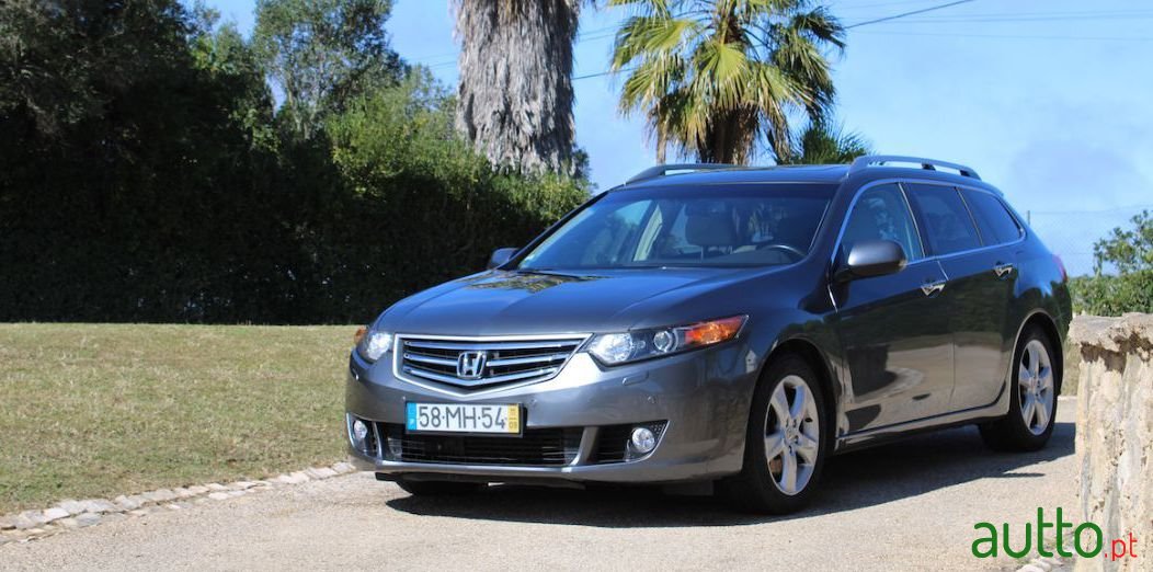 2011' Honda Accord Tourer photo #3