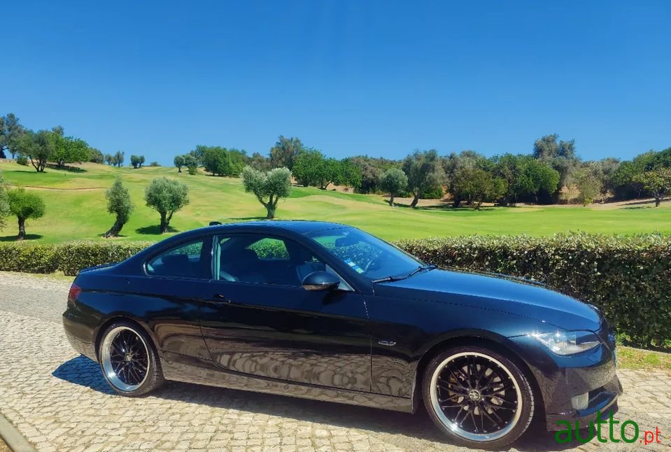 2007' BMW 320 photo #1