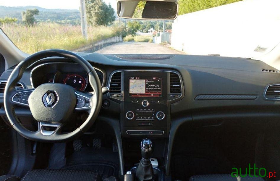 2018' Renault Megane Sport Tourer photo #1