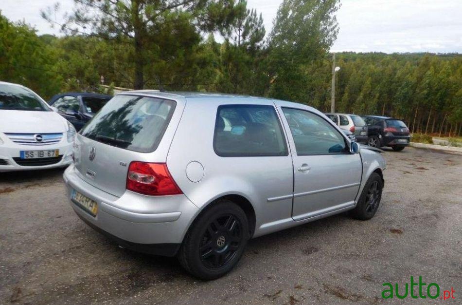 2001' Volkswagen Golf photo #1