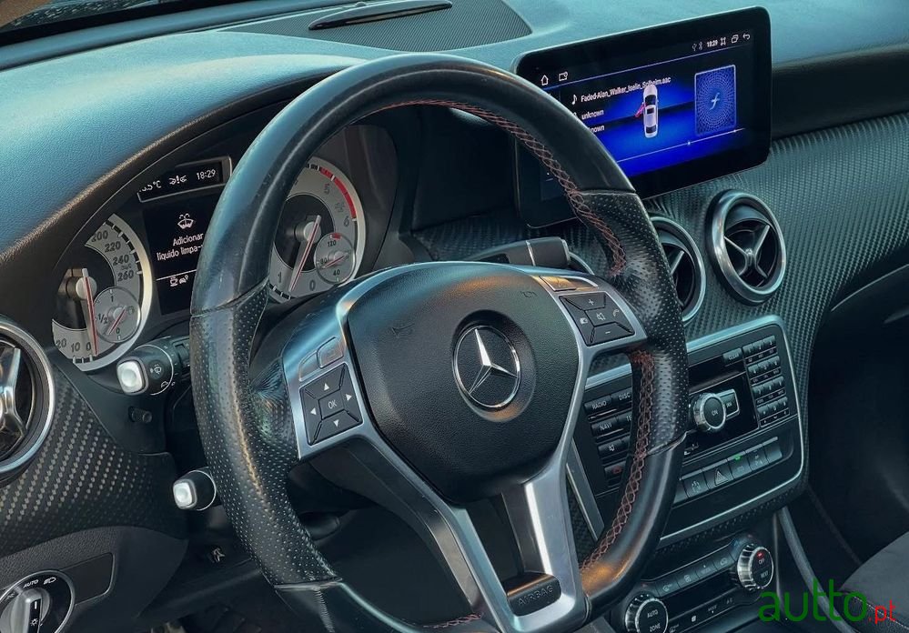 2012' Mercedes-Benz Classe A photo #2