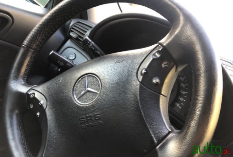 2001' Mercedes-Benz 200 photo #2