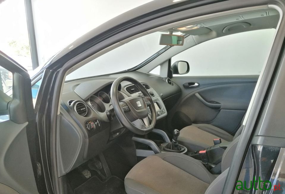 2010' SEAT Altea photo #3