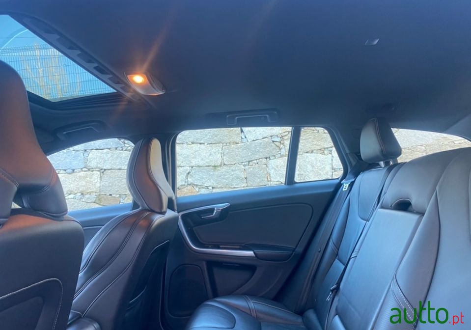 2015' Volvo V60 photo #2