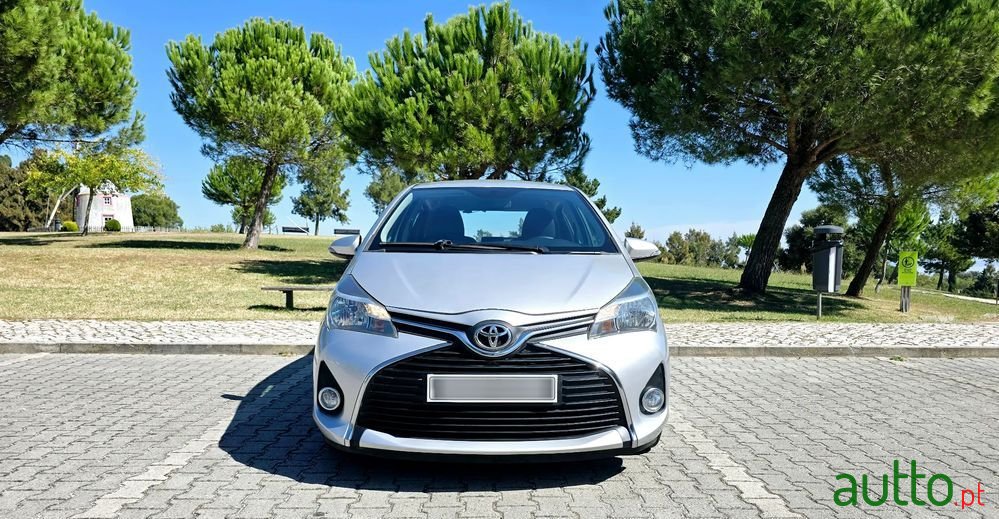 2015' Toyota Yaris photo #2