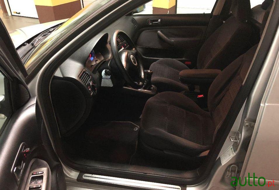 2001' Volkswagen Bora 1.9 Tdi photo #2